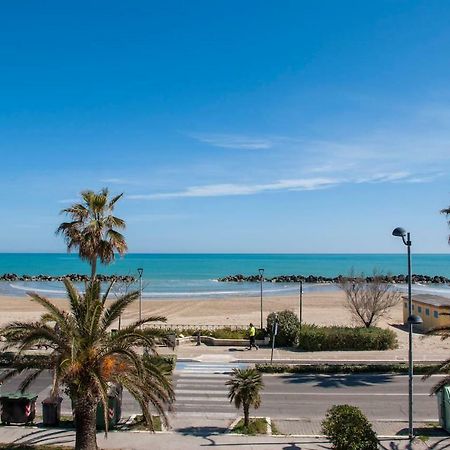 Appartamento Di Antonio Fronte Mare Montesilvano Marina Extérieur photo