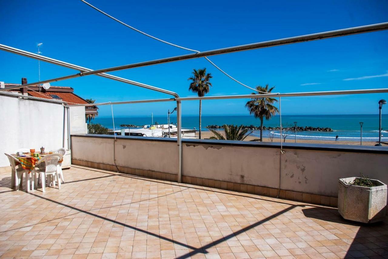 Appartamento Di Antonio Fronte Mare Montesilvano Marina Extérieur photo