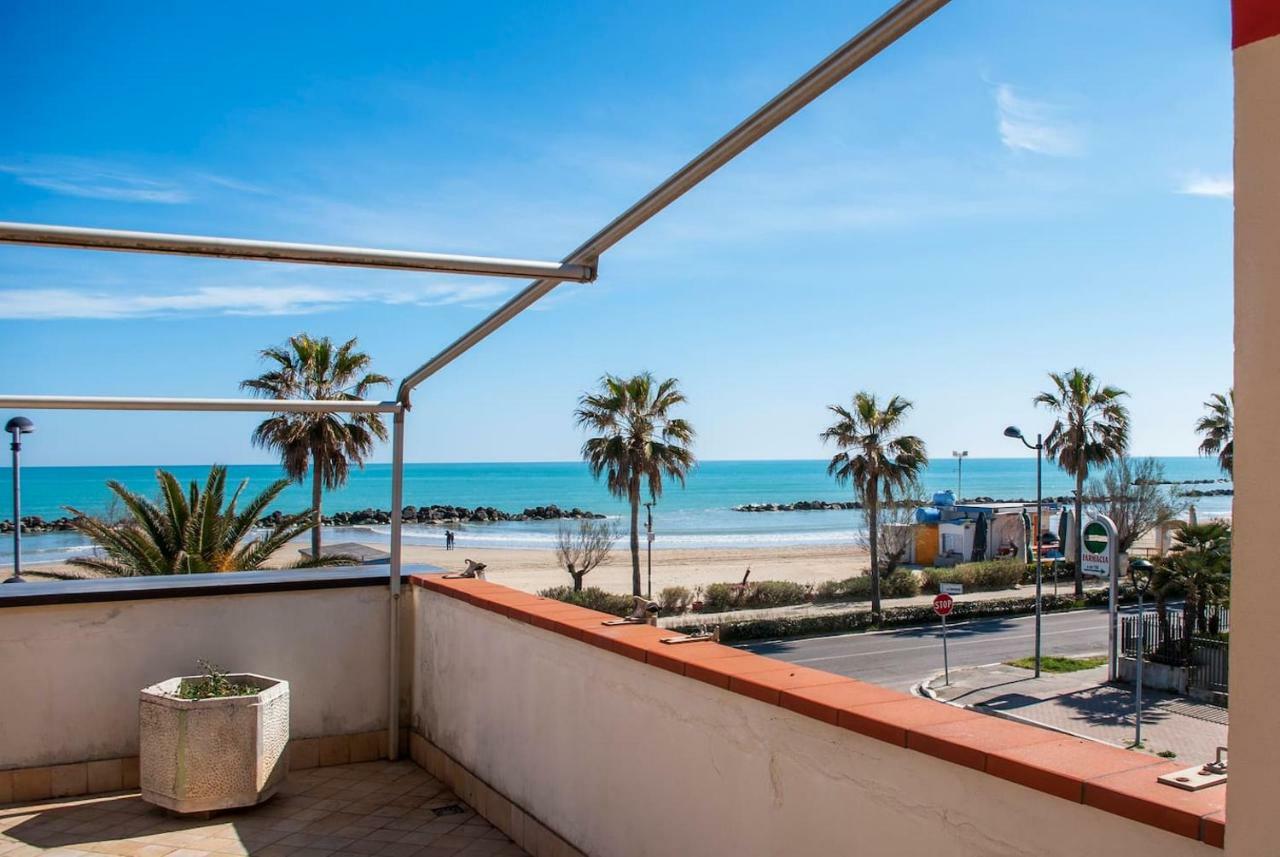 Appartamento Di Antonio Fronte Mare Montesilvano Marina Extérieur photo