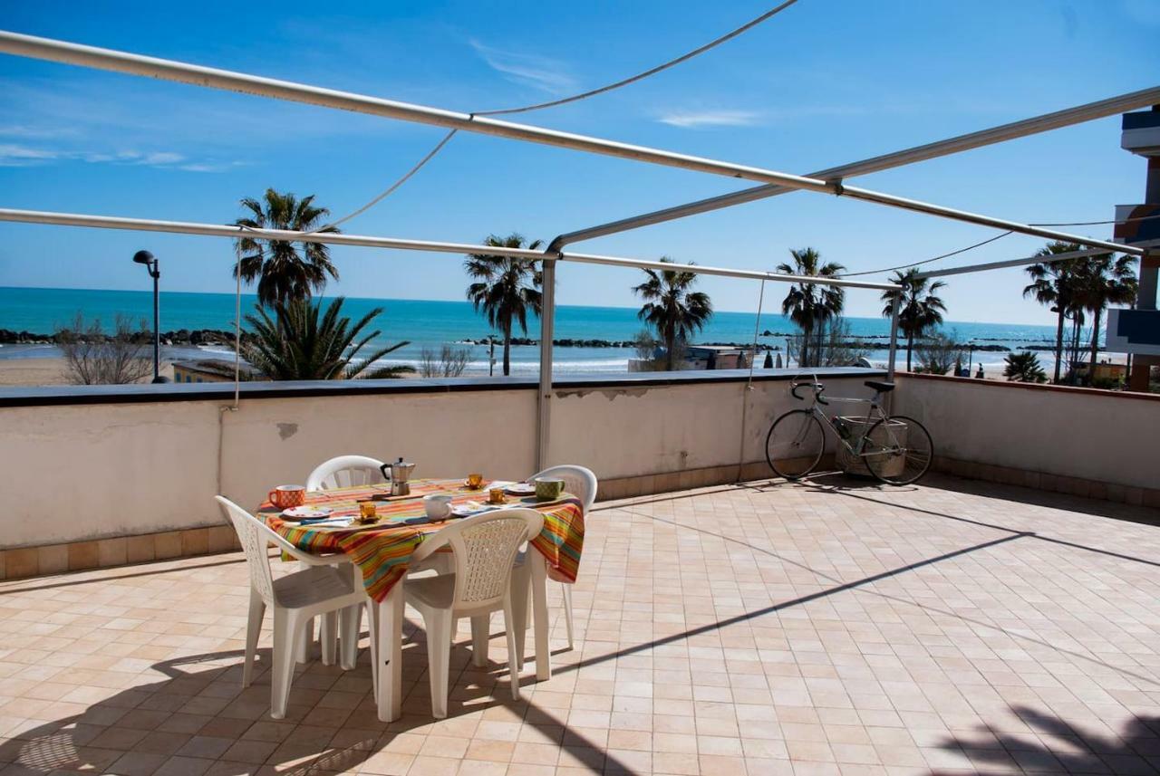 Appartamento Di Antonio Fronte Mare Montesilvano Marina Extérieur photo