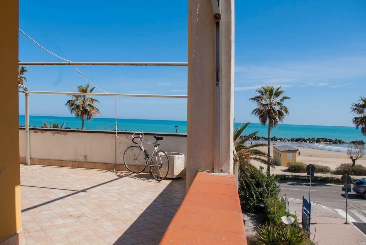 Appartamento Di Antonio Fronte Mare Montesilvano Marina Extérieur photo