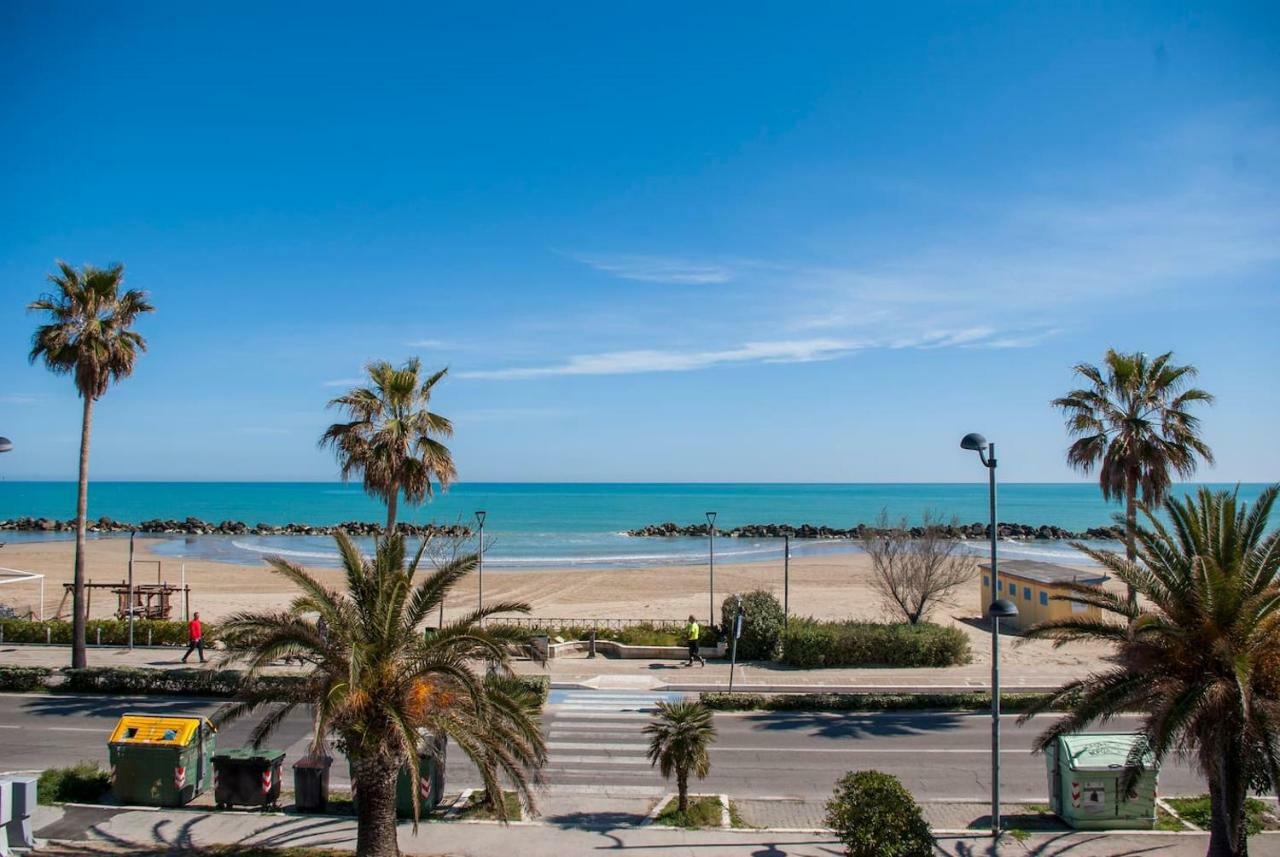 Appartamento Di Antonio Fronte Mare Montesilvano Marina Extérieur photo